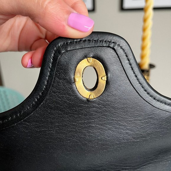 Elegant Black Leather Shoulder Bag - Picture 3 of 16